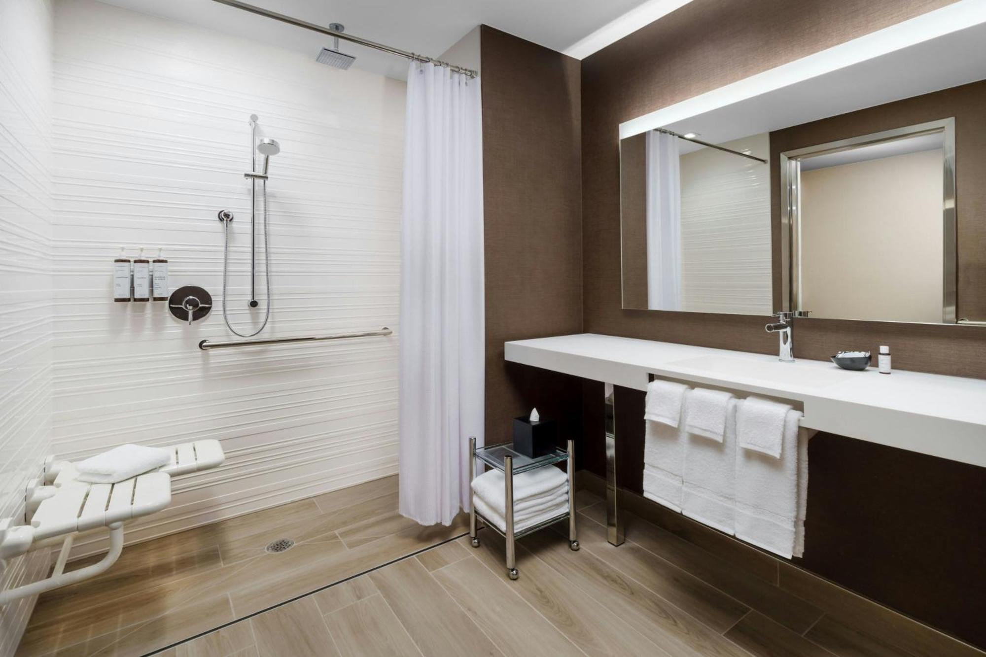 Hotel Ac Downtown 3*