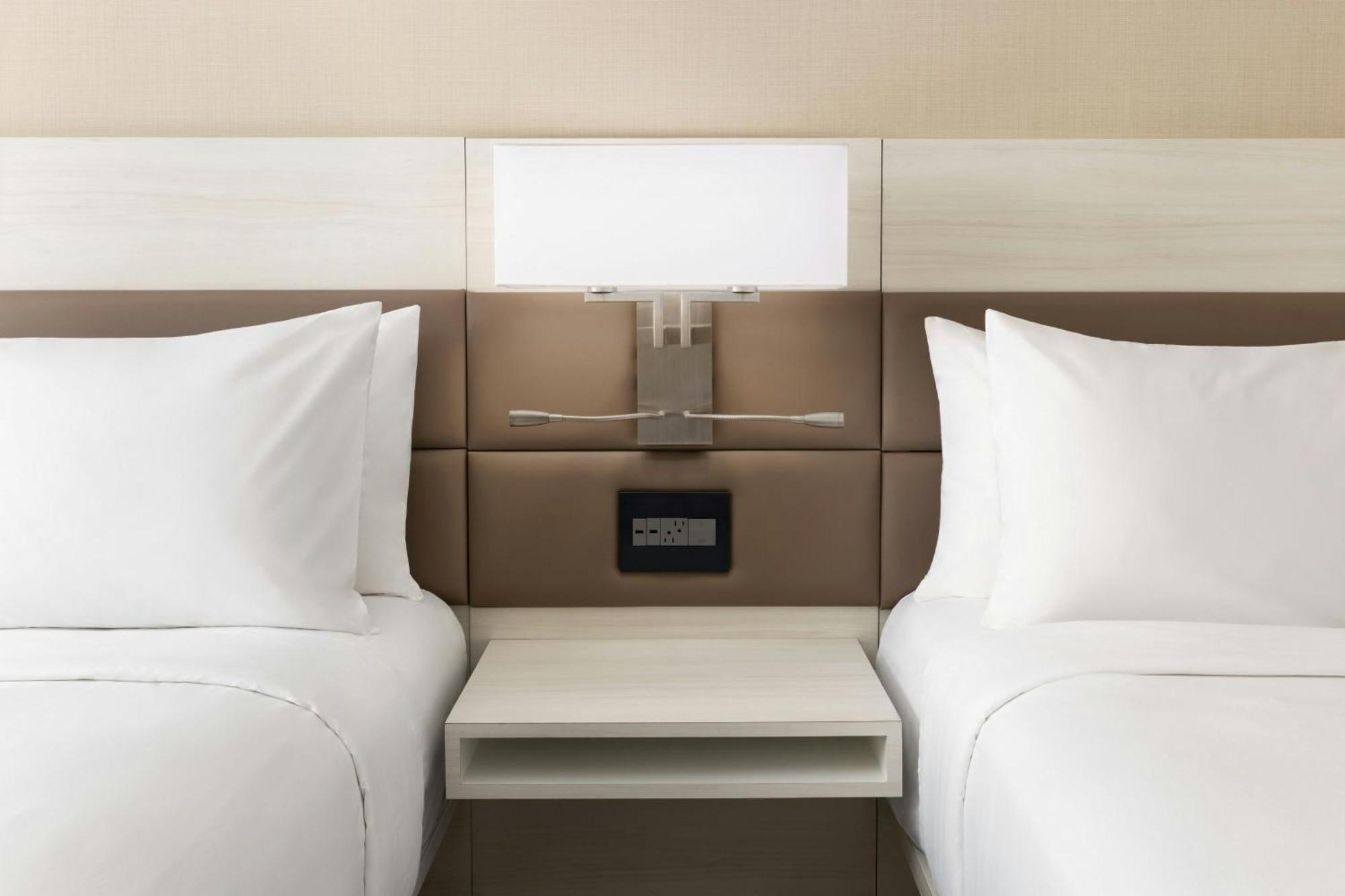 Ac Downtown 3*